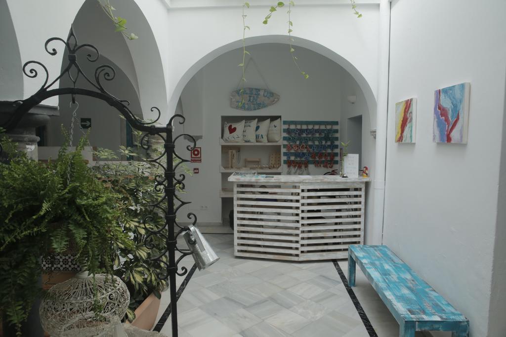 Wake Up In Tarifa Hostel & Restaurant Lounge Екстериор снимка