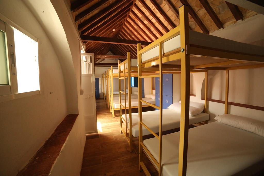 Wake Up In Tarifa Hostel & Restaurant Lounge Стая снимка