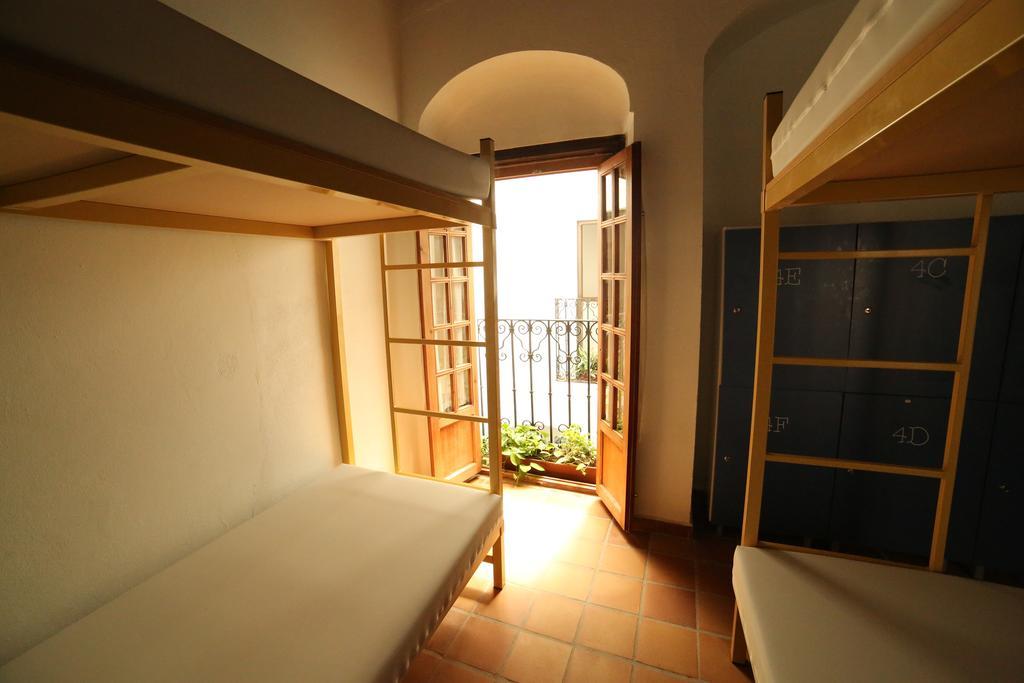 Wake Up In Tarifa Hostel & Restaurant Lounge Стая снимка