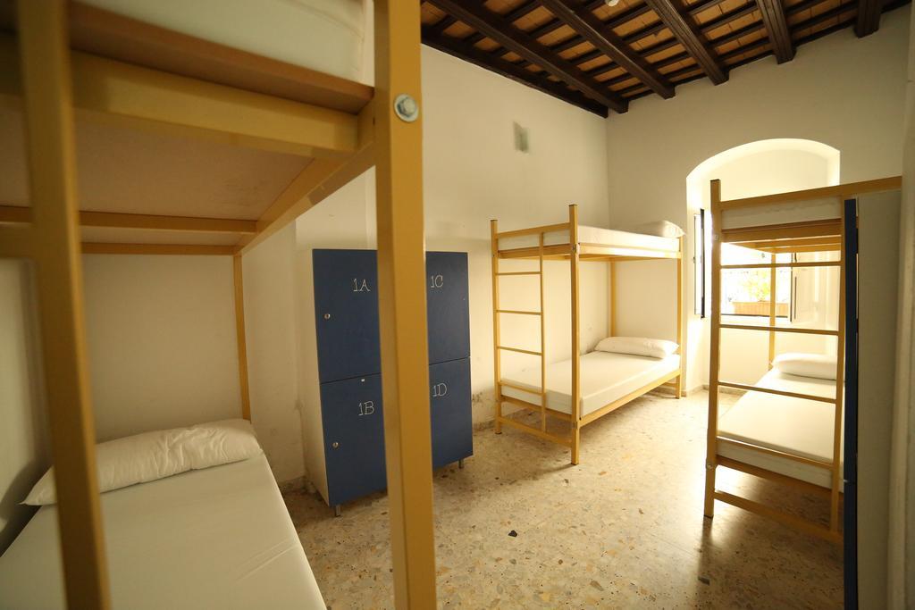 Wake Up In Tarifa Hostel & Restaurant Lounge Стая снимка