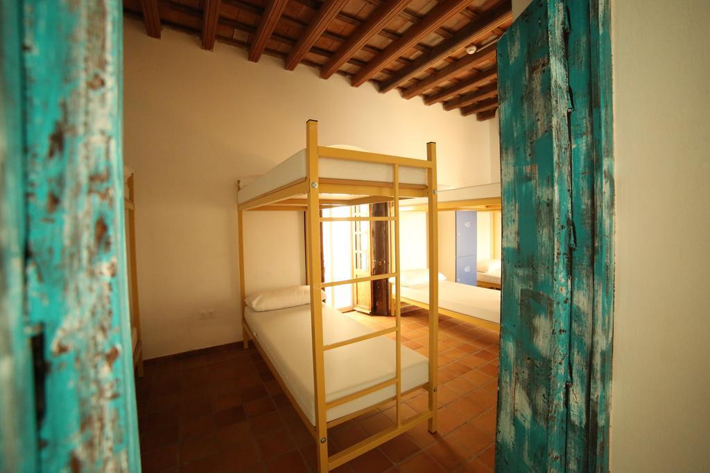 Wake Up In Tarifa Hostel & Restaurant Lounge Стая снимка
