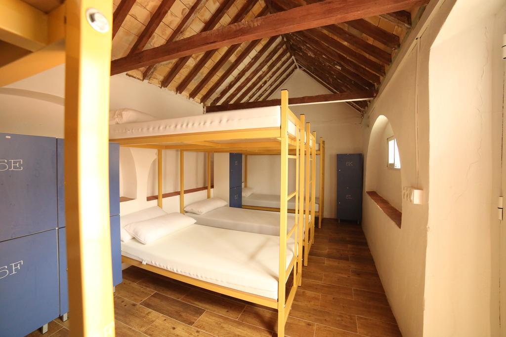 Wake Up In Tarifa Hostel & Restaurant Lounge Стая снимка