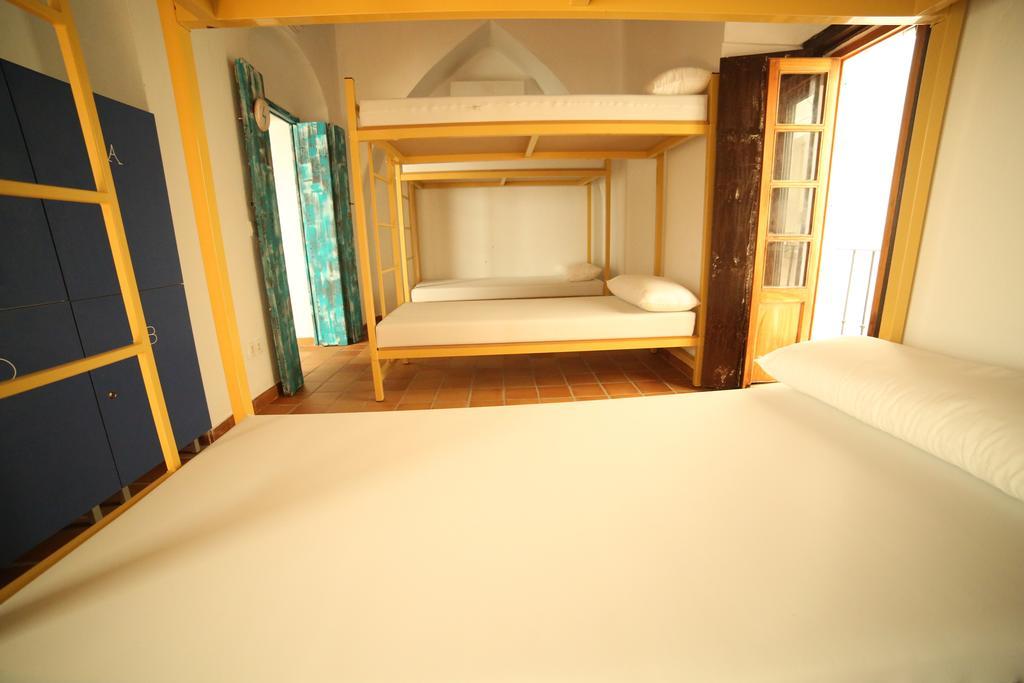 Wake Up In Tarifa Hostel & Restaurant Lounge Стая снимка