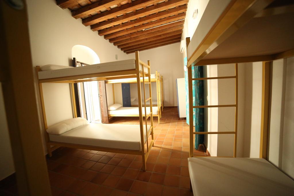 Wake Up In Tarifa Hostel & Restaurant Lounge Стая снимка
