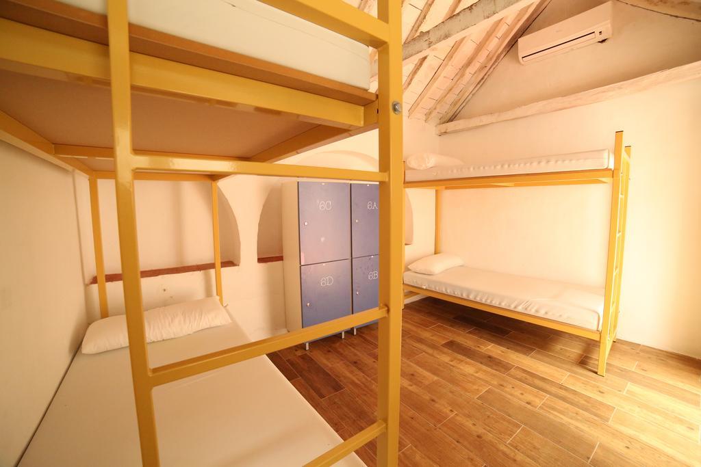 Wake Up In Tarifa Hostel & Restaurant Lounge Стая снимка