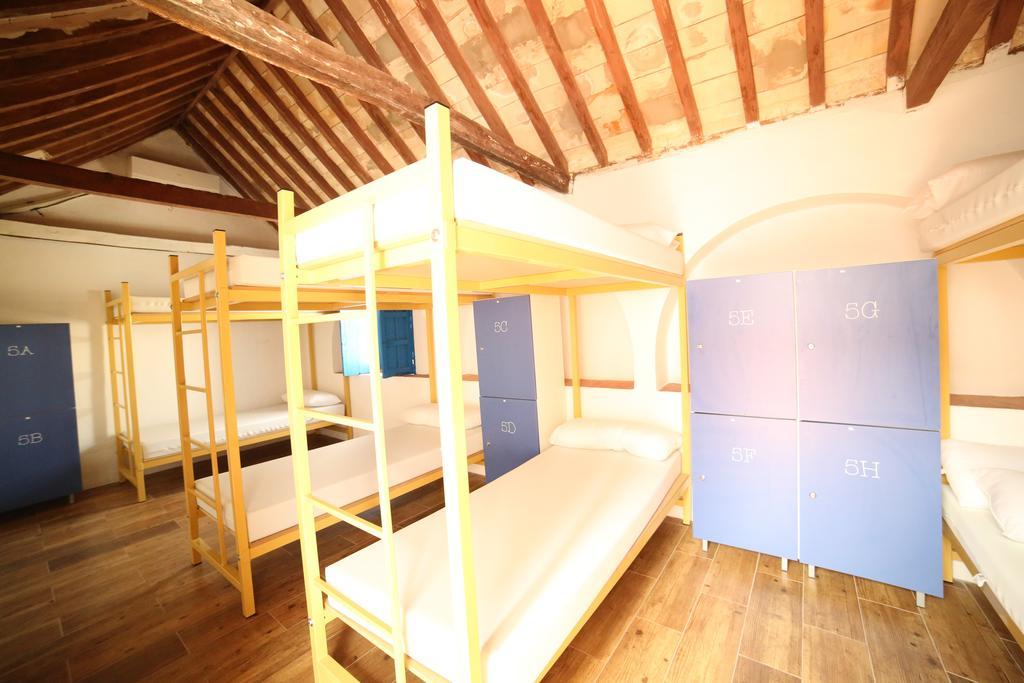 Wake Up In Tarifa Hostel & Restaurant Lounge Стая снимка