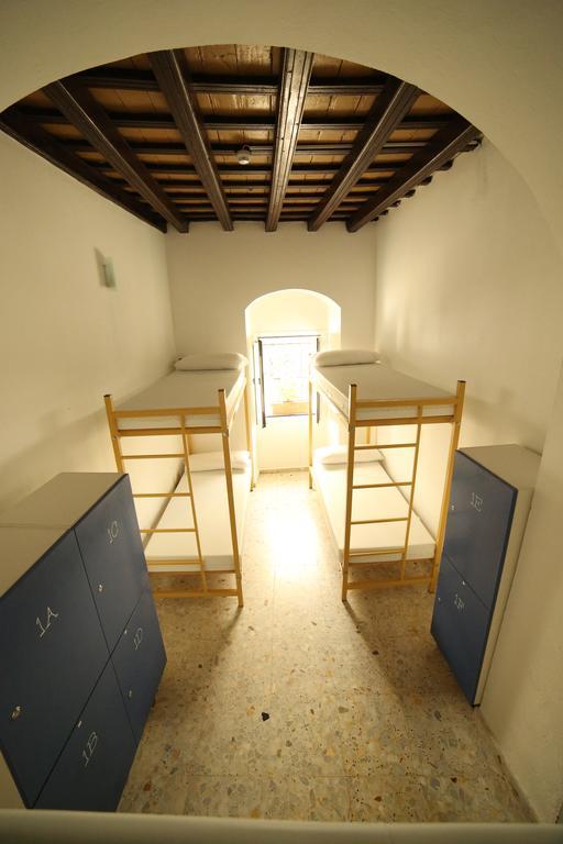 Wake Up In Tarifa Hostel & Restaurant Lounge Стая снимка