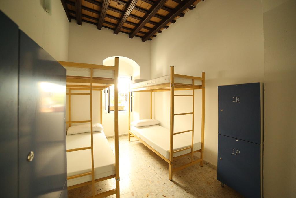 Wake Up In Tarifa Hostel & Restaurant Lounge Стая снимка
